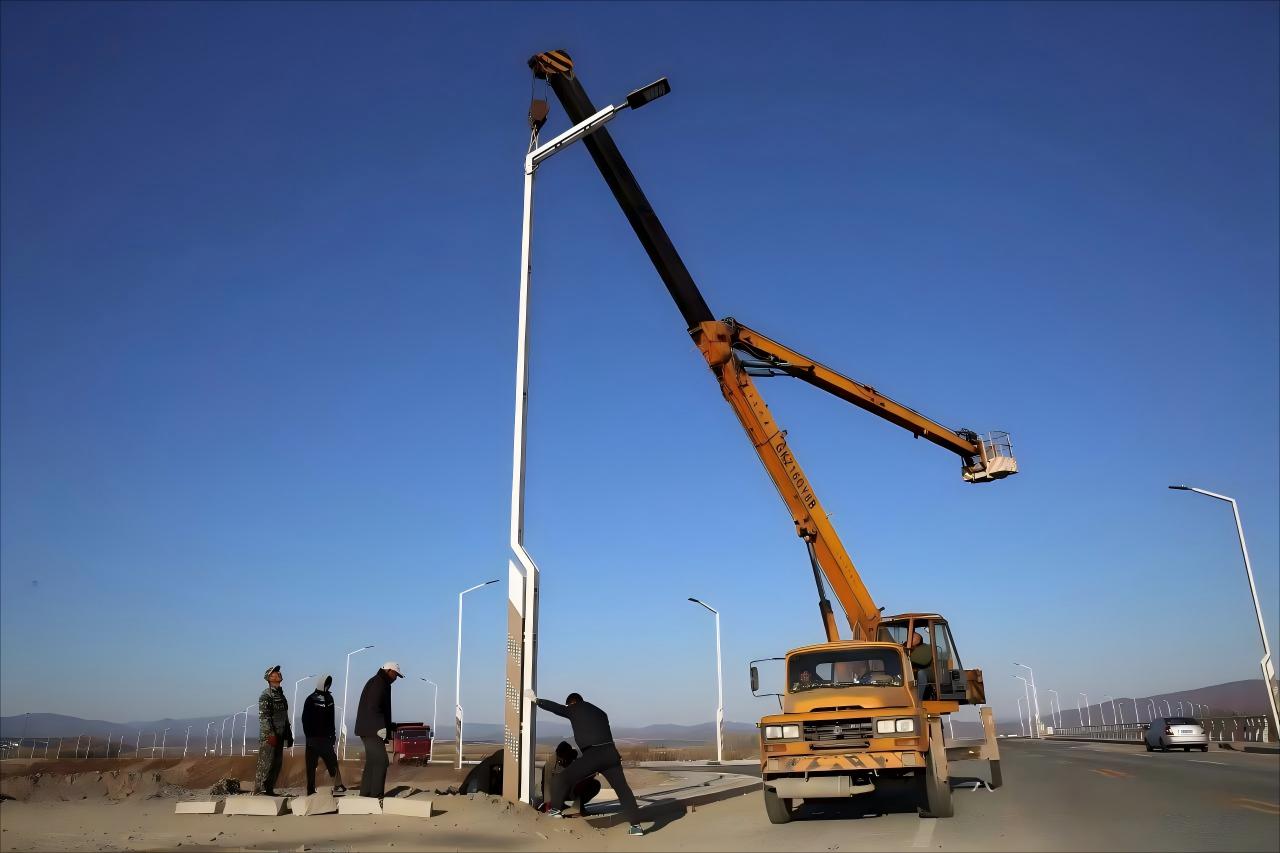 install-led-street-light