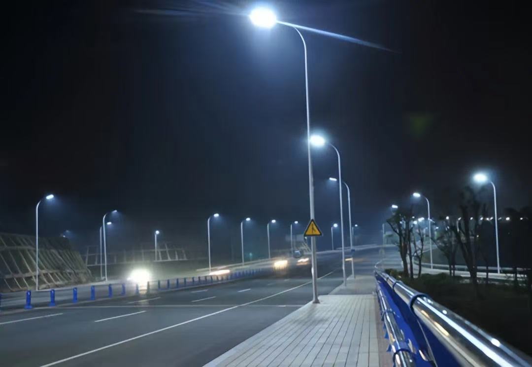 Solar-street-lights-with-motion-sensor