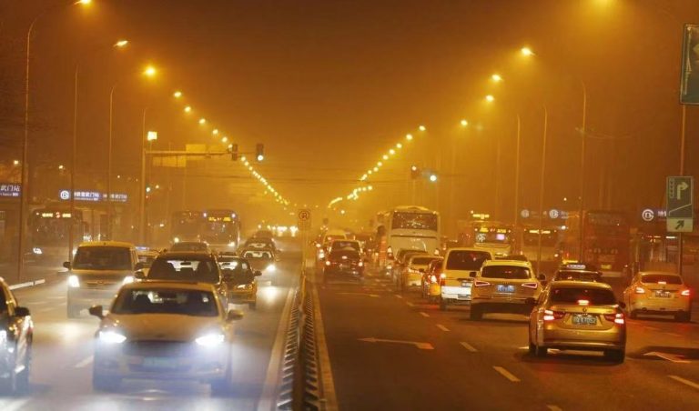 led-street-light-in-the-fog