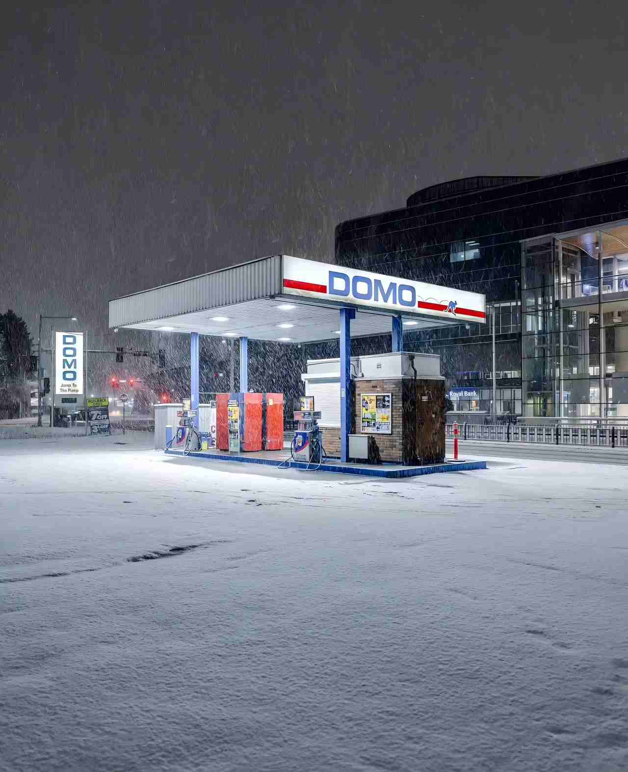 LED-Canopy-Lights-for-Extreme-Conditions