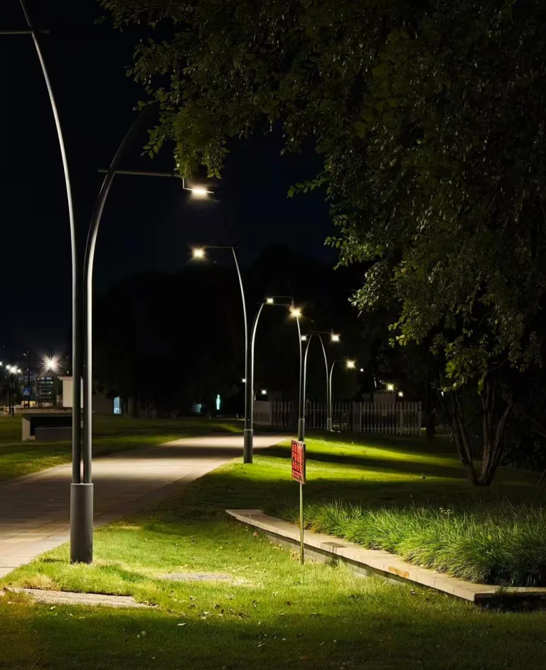 Install-a-led-street-light